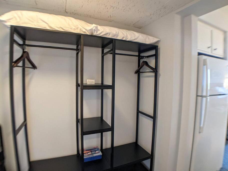 Cute Cedar Lodge Studio With Balcony & Lake Views! 라코니아 외부 사진